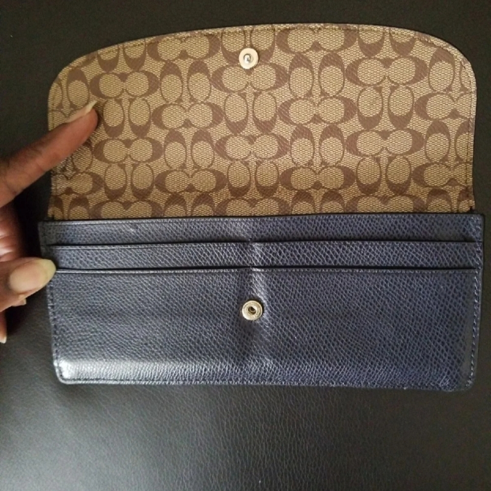 Wallets - Picture 10 of 11